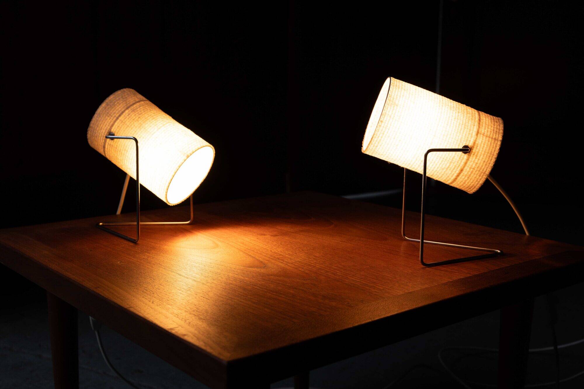 Ensemble de deux lampes de table en fibre de verre