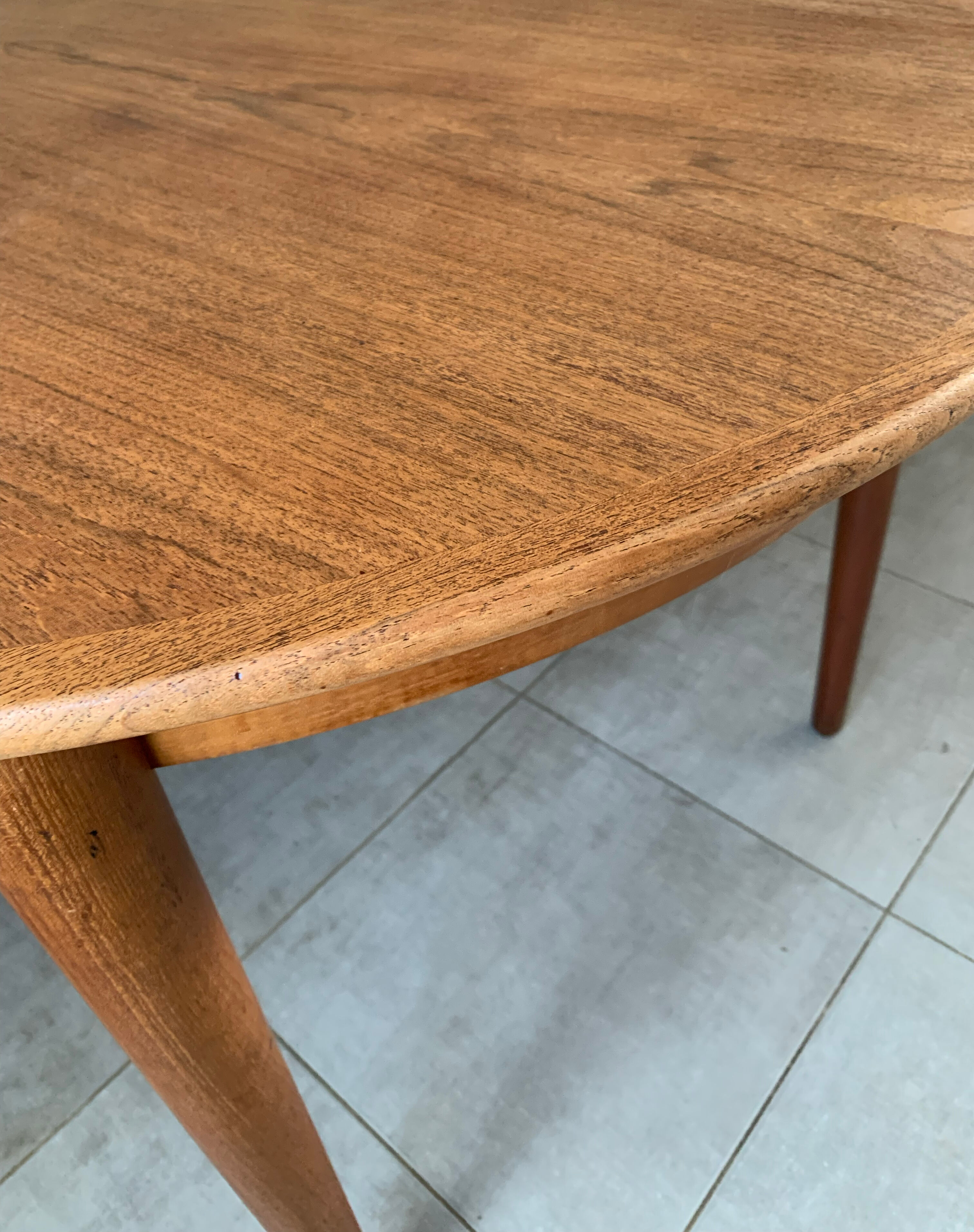 Danish teak dining table mSe Mobler, distributed by Samcom