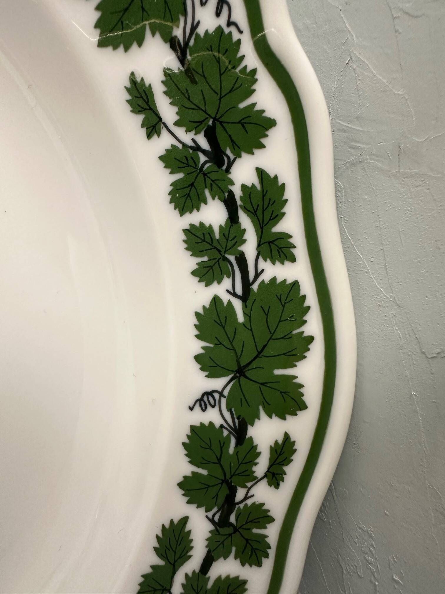 Meissen "Weinlaub" dessert plates, set of 2