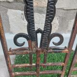 Plaques décoratives en ferronnerie motifs volutes et coquille