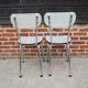 2 anciennes chaises en formica blanc