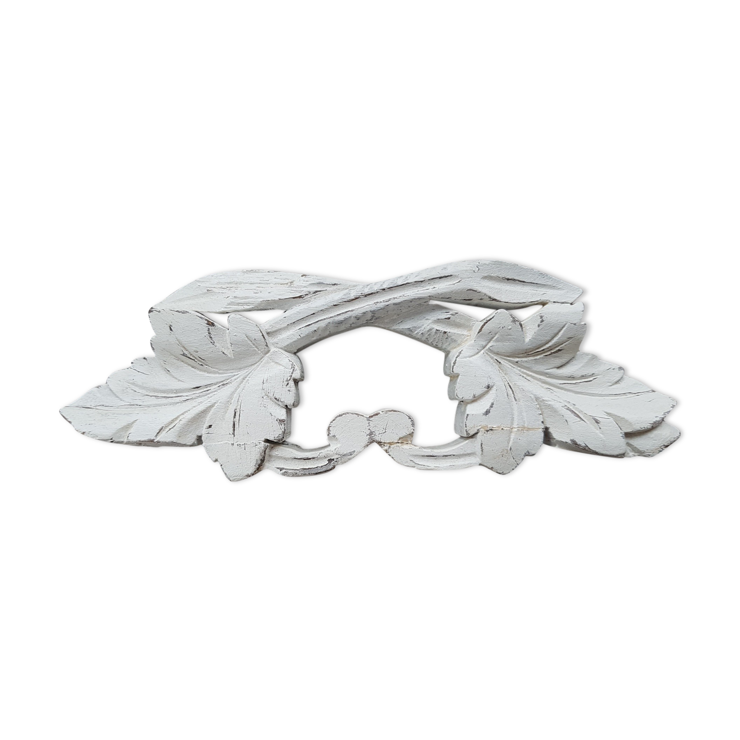 Pediment woodwork pattern leaves