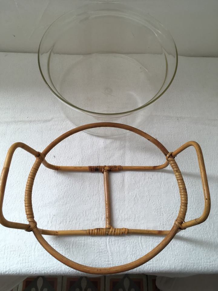Bodum glass plate with rattan basket