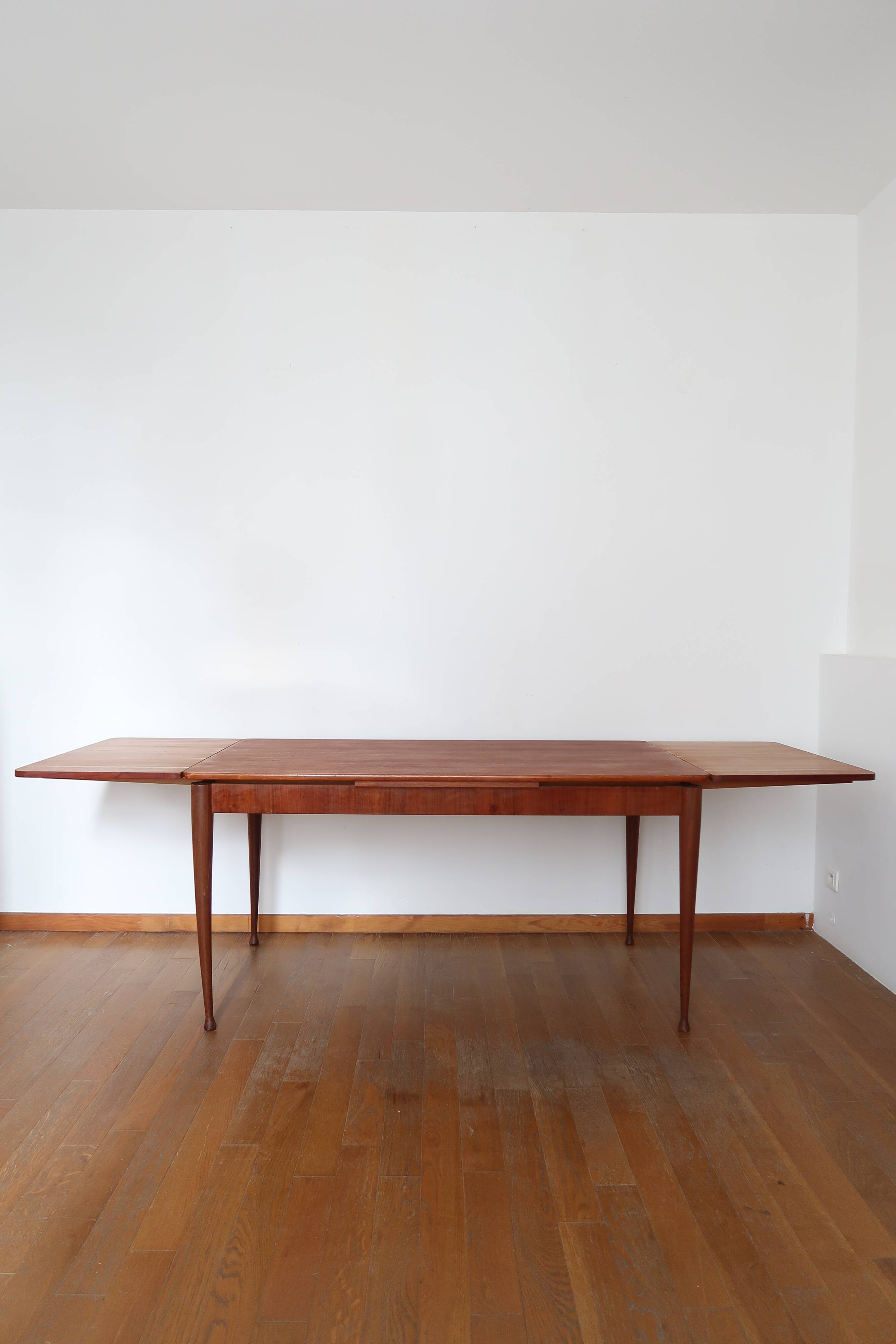 Scandinavian stretch teak table