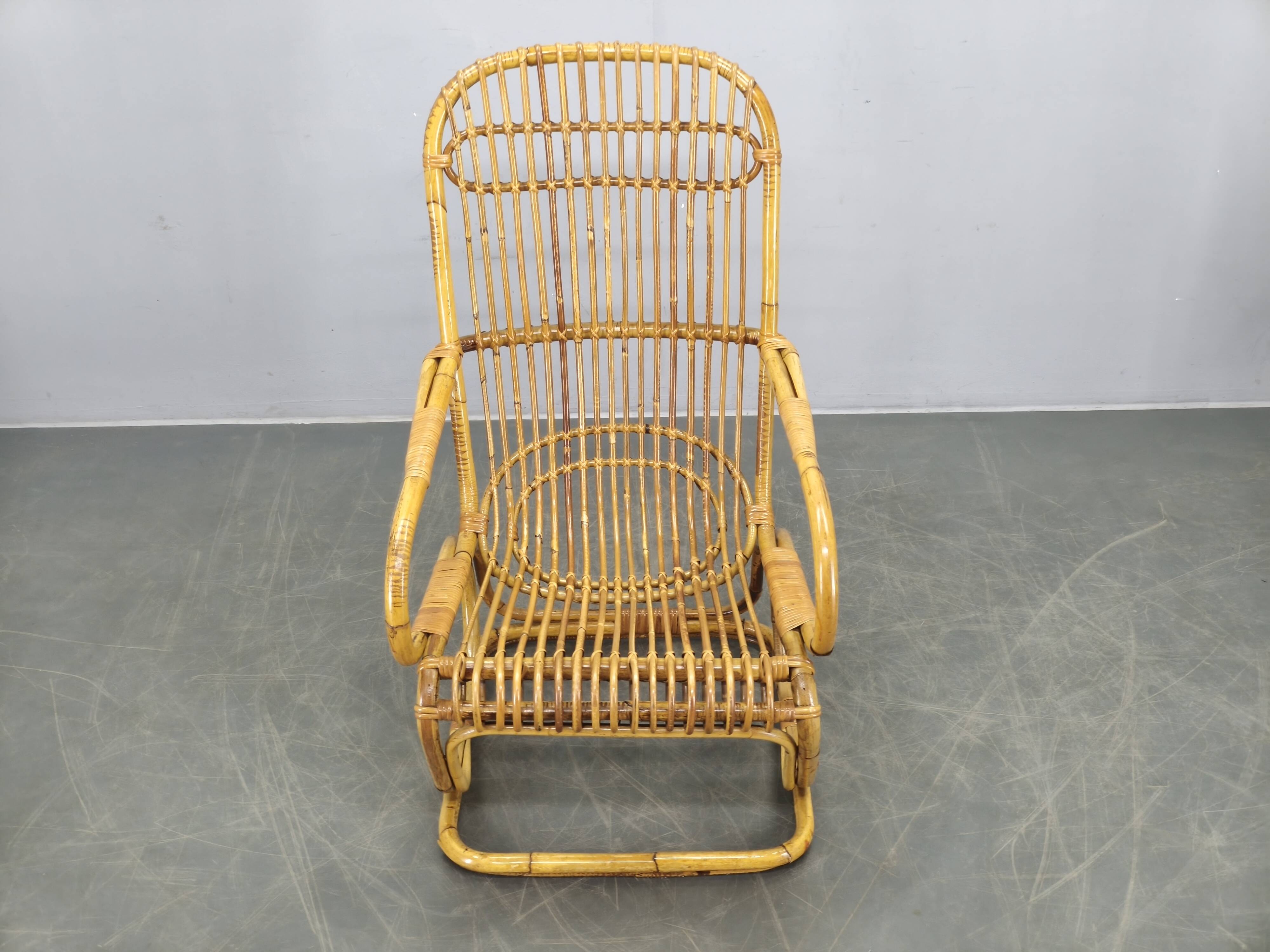 Fauteuil en rotin italien des années 1960.