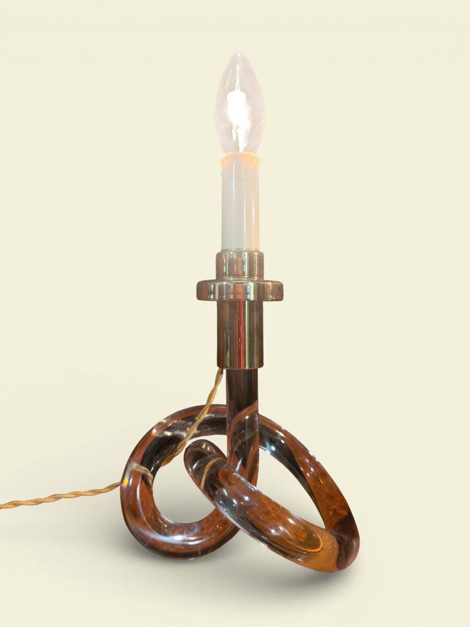 Pair of "Bretzel" lamps in lucite and brass, by Dorothy Thorpe (1901)