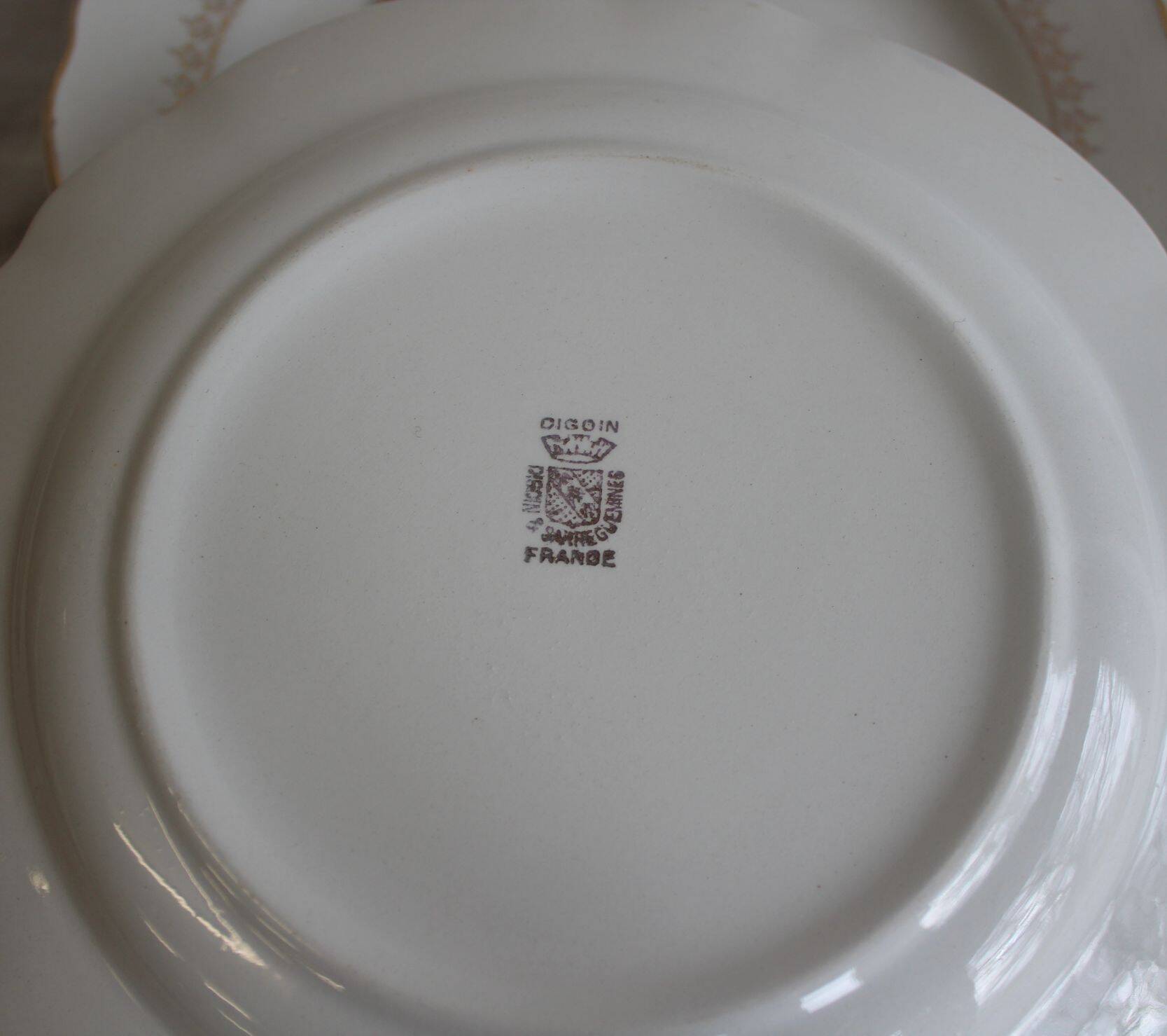 Plate with pink roses Digoin