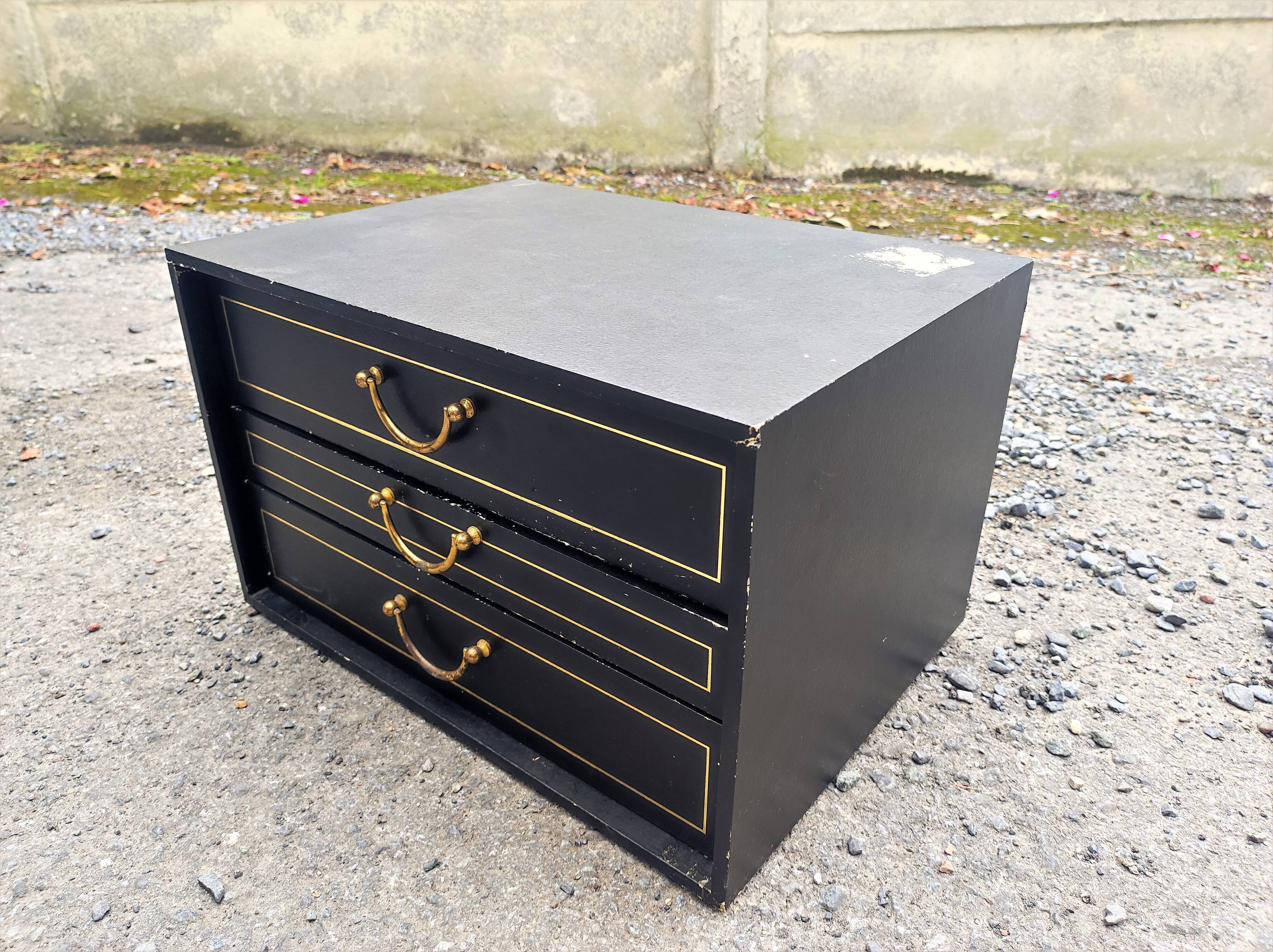Furniture 3 drawers old vintage housewife