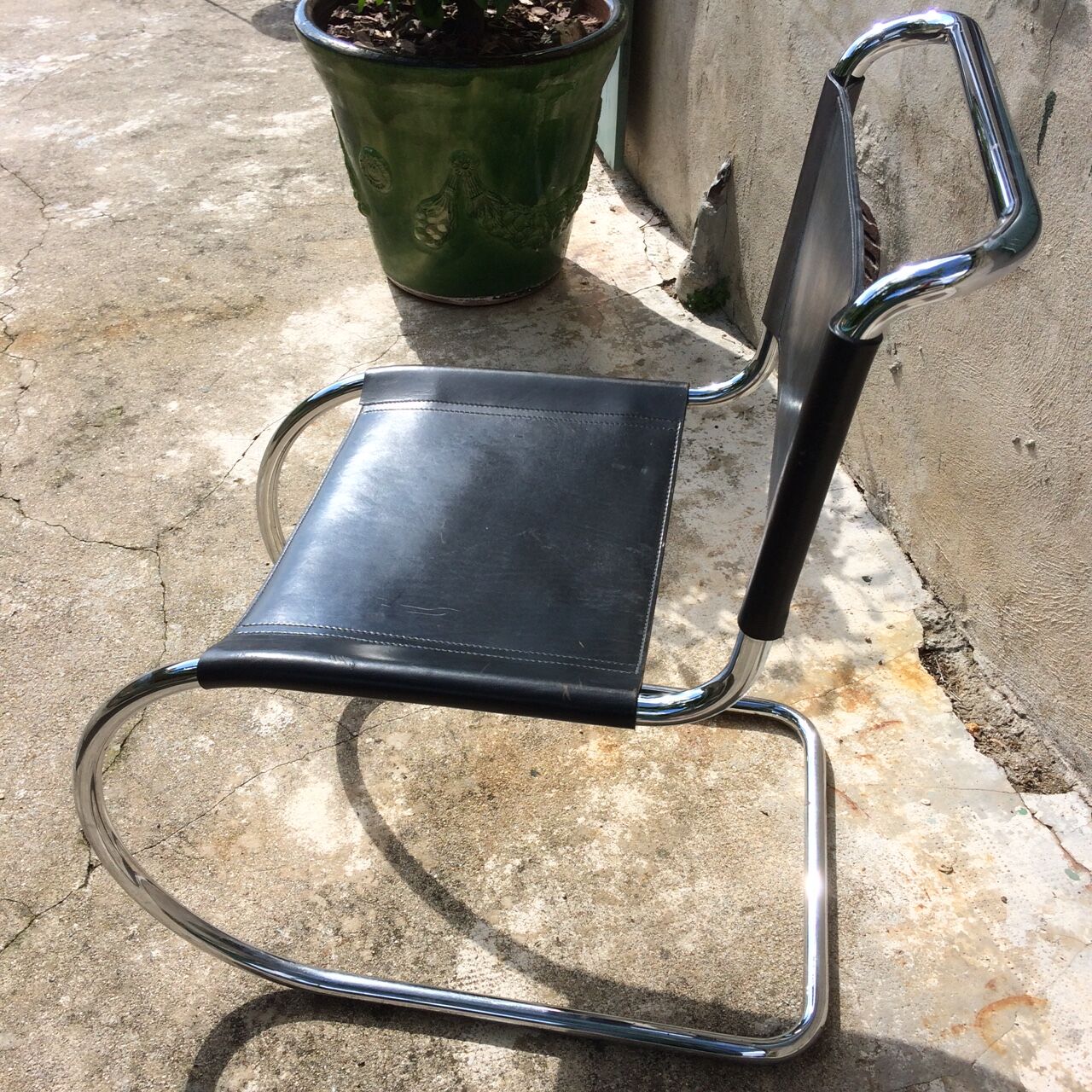 Chaise de bureau en cuir et chrome