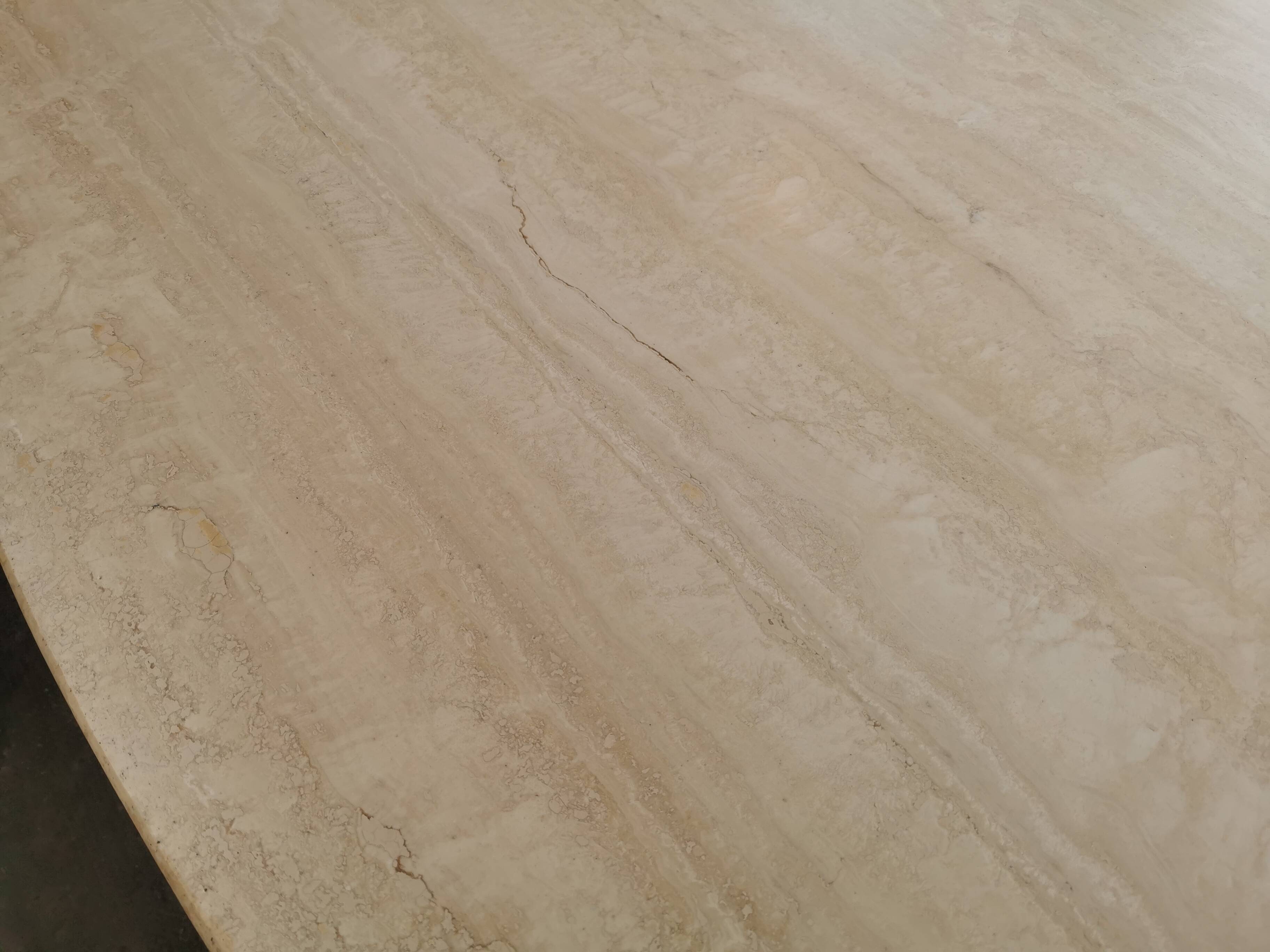 Oval coffee table in travertine, marble from the 70s/80s