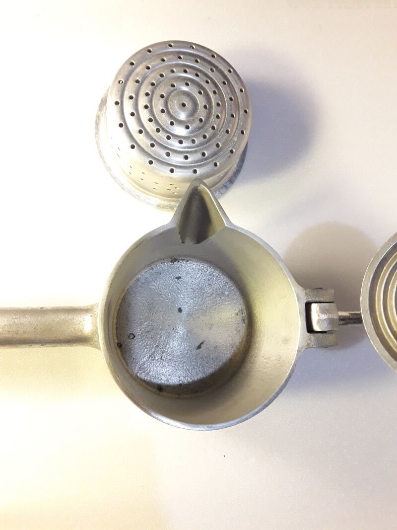 Vintage grapefruit metal citrus press