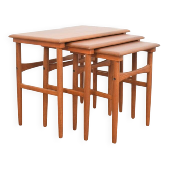 Tables gigognes danoises en teck du milieu du siècle, lot de 3