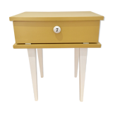 Mustard vibrating bedside
