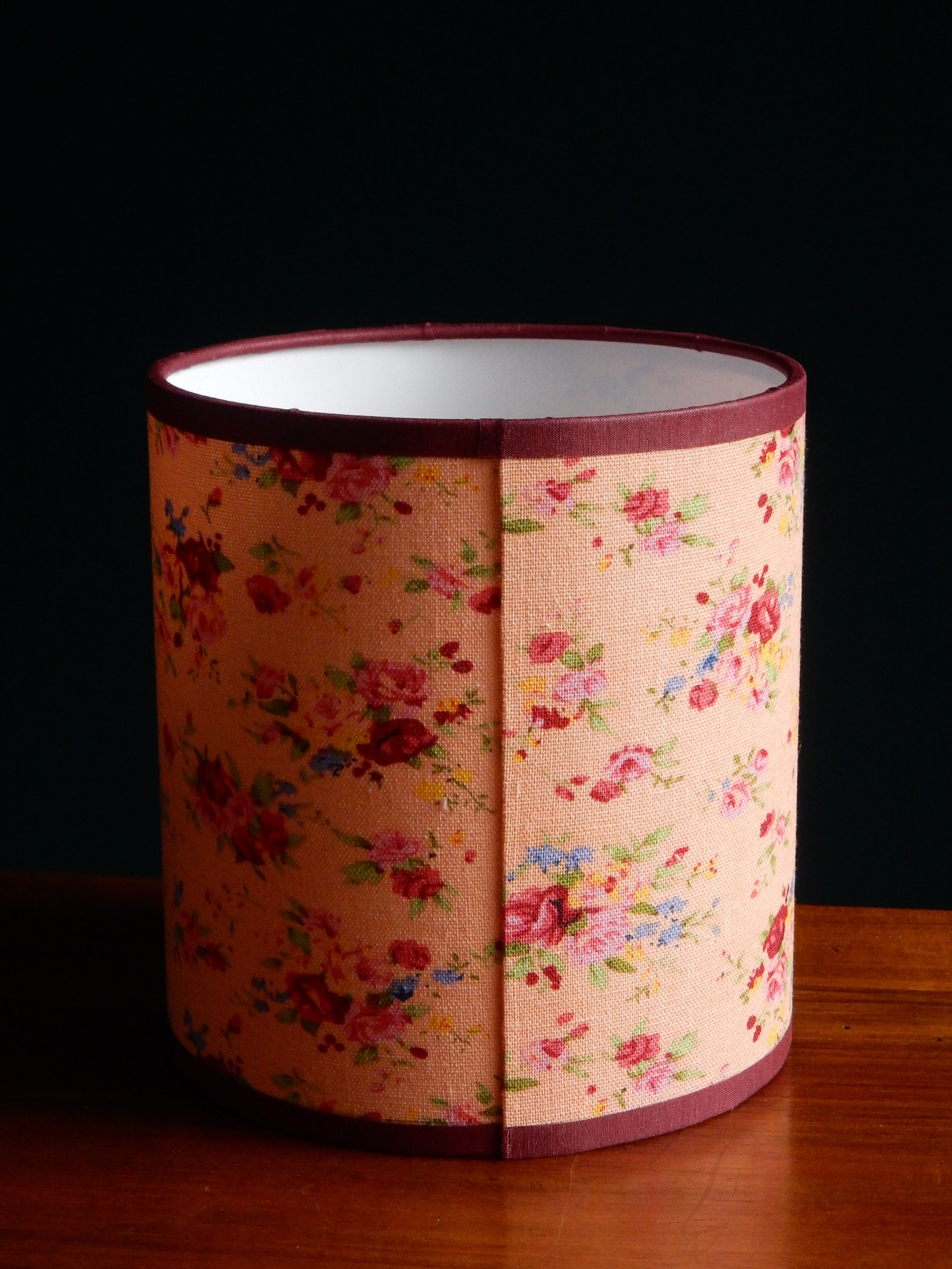 Abat-jour en lin fleuri dans le style Liberty