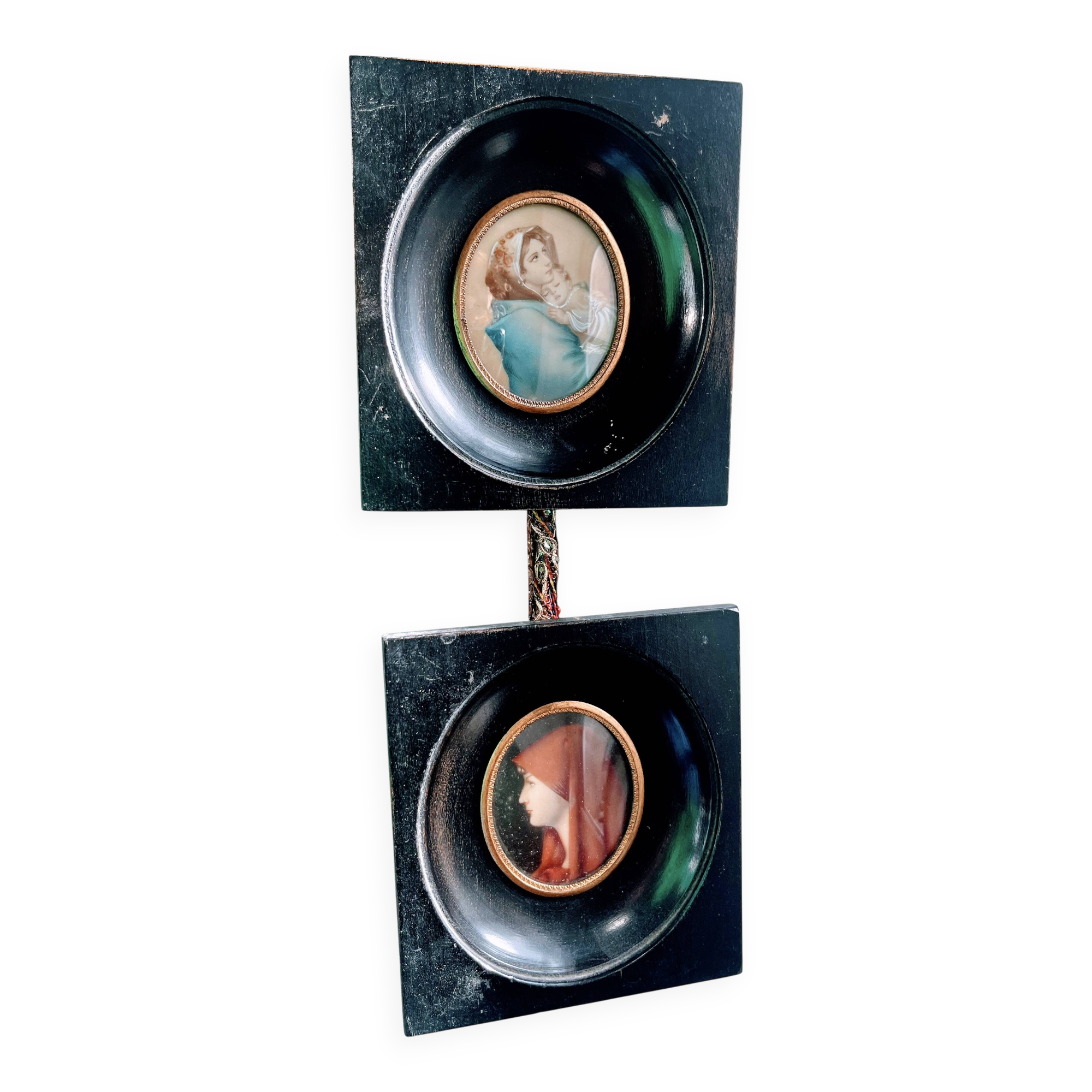 Pair of antique miniatures in medallion Frames N3