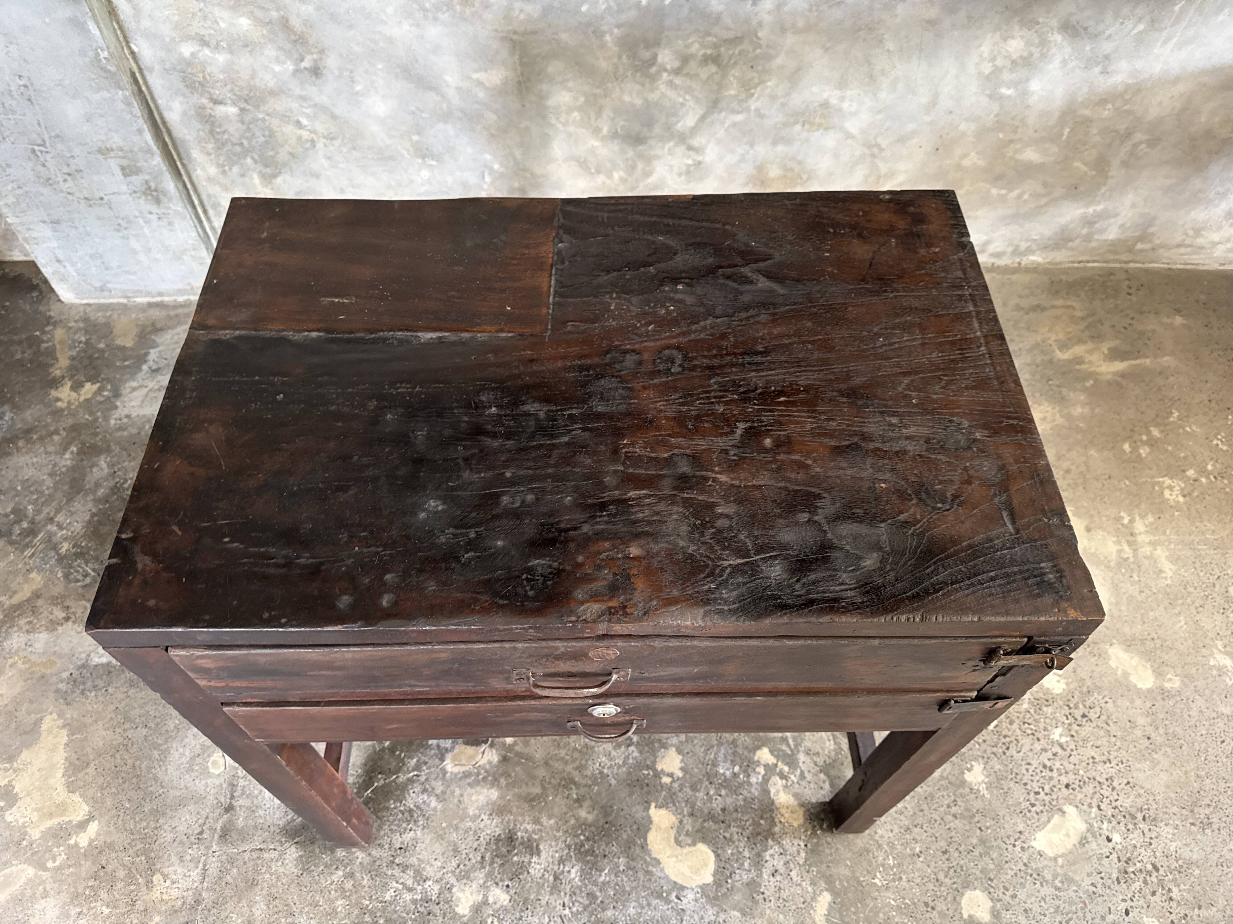 Meuble de métier ancien indonésien en teck à deux tiroirs H80,5 L79,5x51