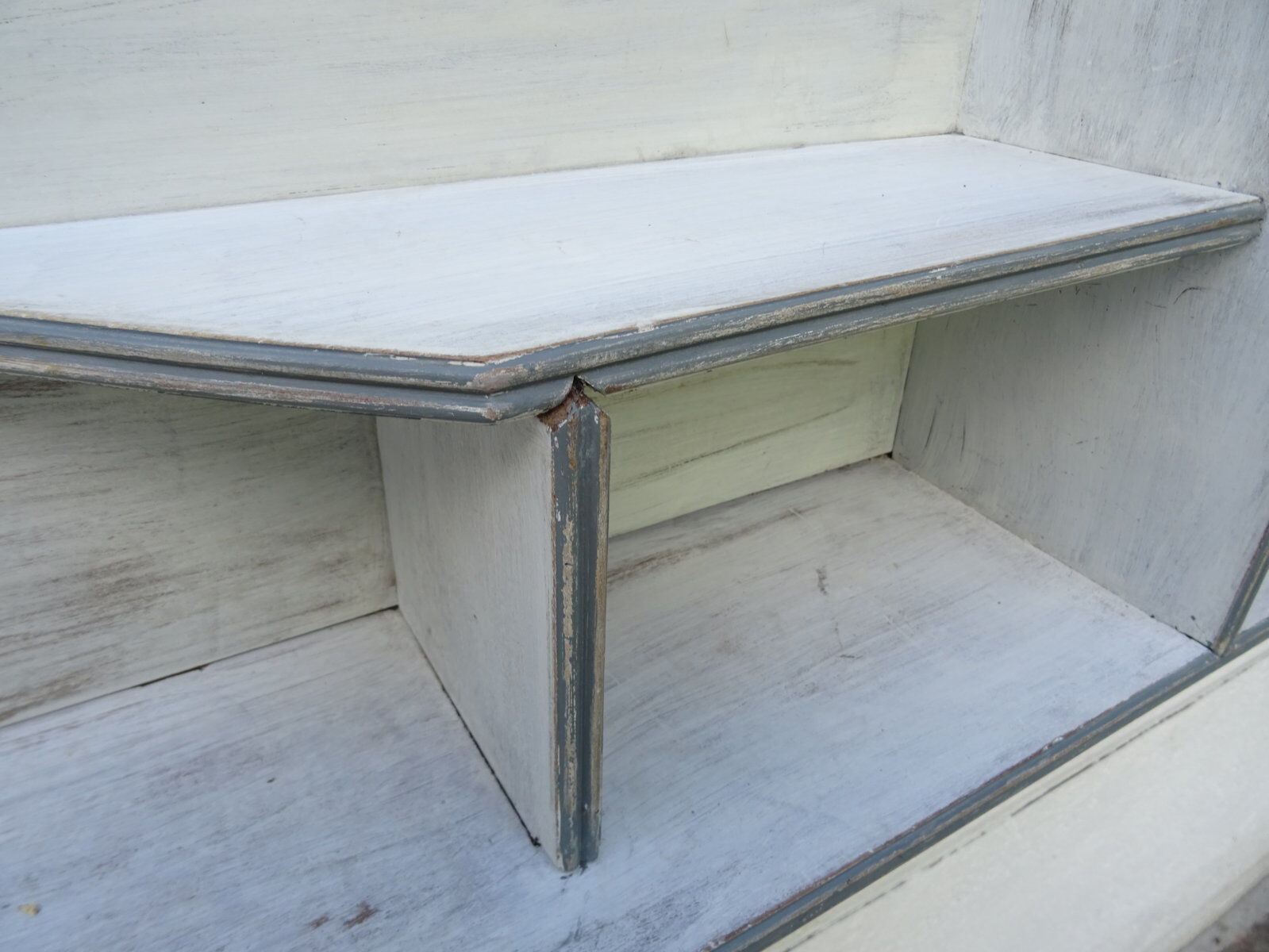 Shabby chic wall shelf