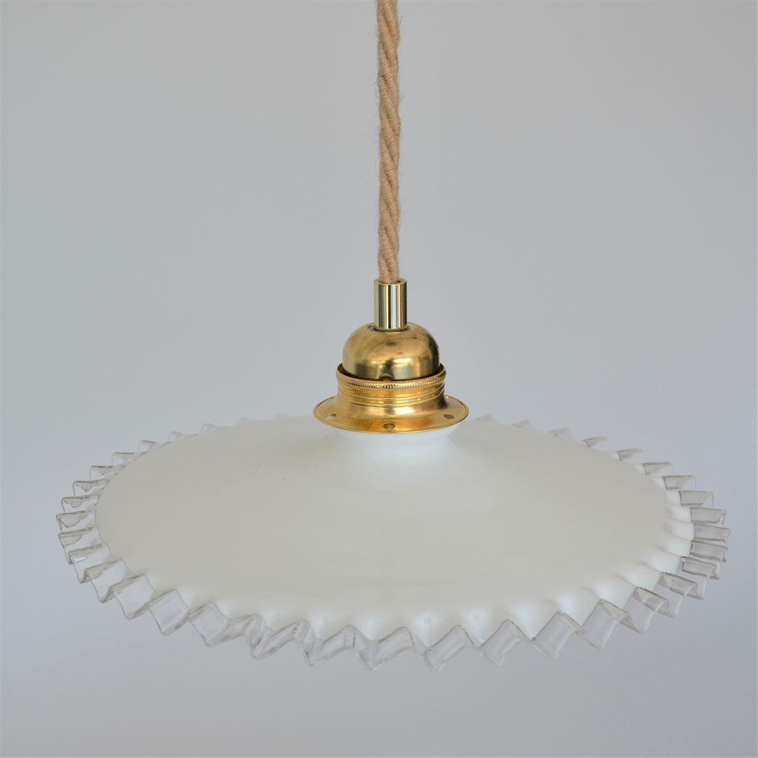 Pleated opaline suspension and jute cord