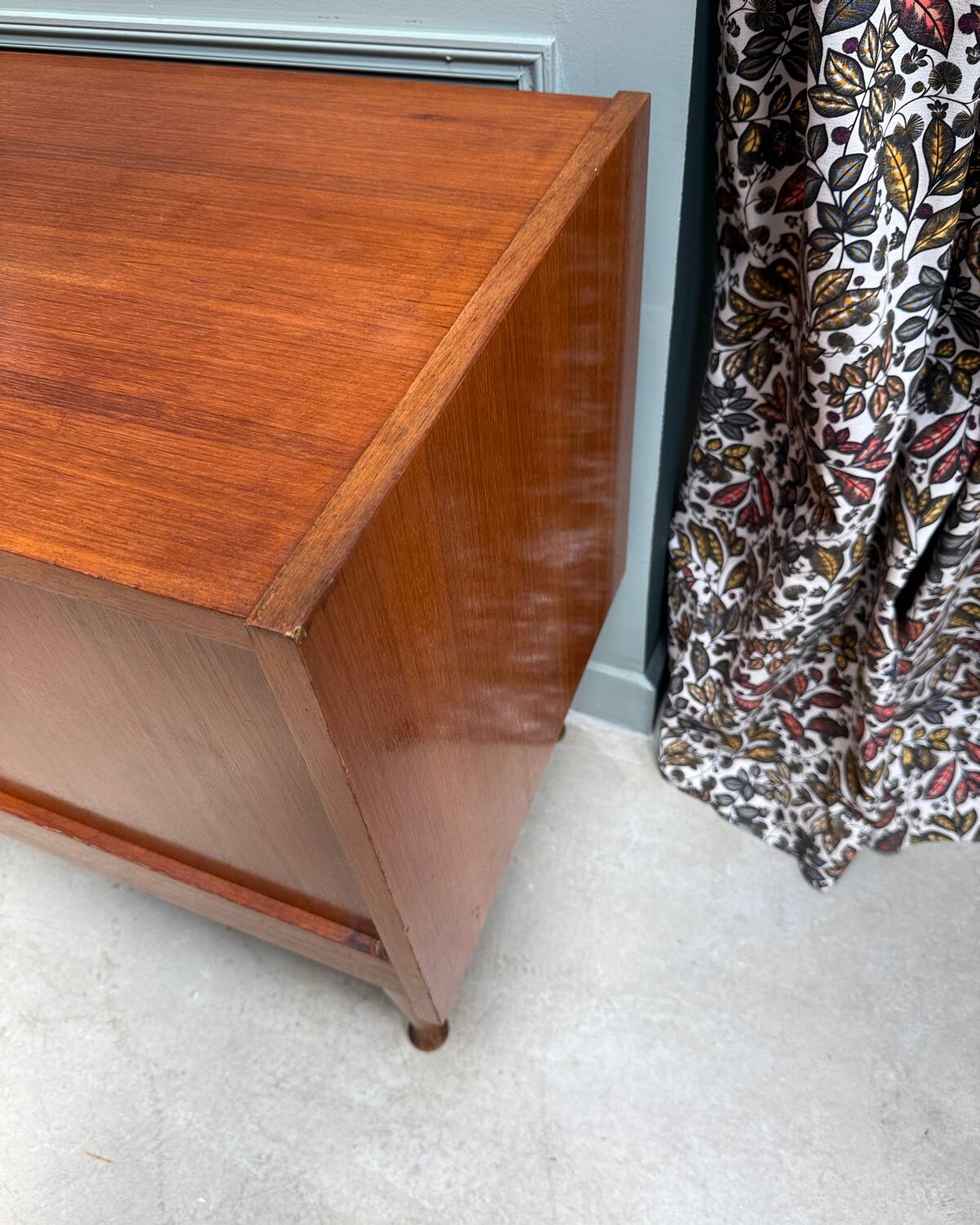 Petit buffet scandinave en teck