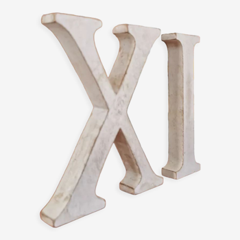 Duo of wooden letters