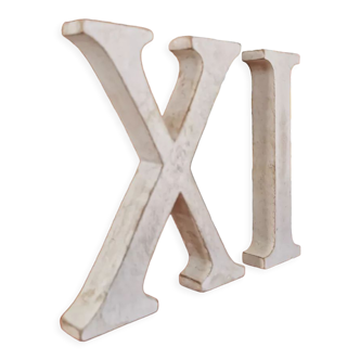 Duo of wooden letters