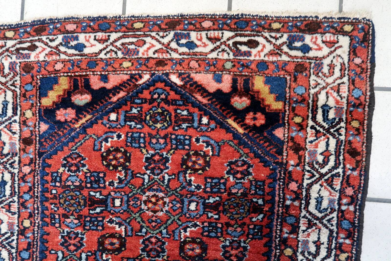 Handmade vintage Persian Hamadan rug 76cm x 126cm, 1970s