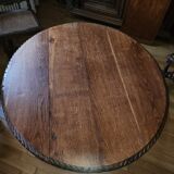 Round central leg table
