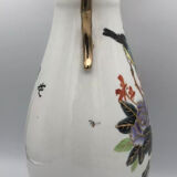 Vase in asian porcelain decorated with birds