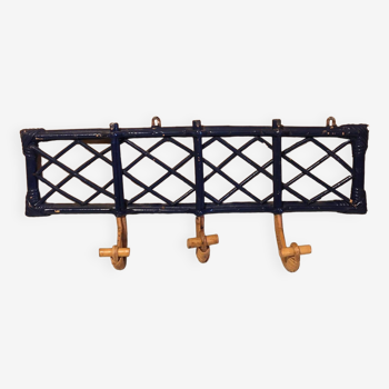 Old rattan coat rack with 3 hooks and crosspieces on the upper part