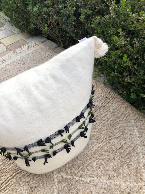 Pouf de sol en laine "a cheval"