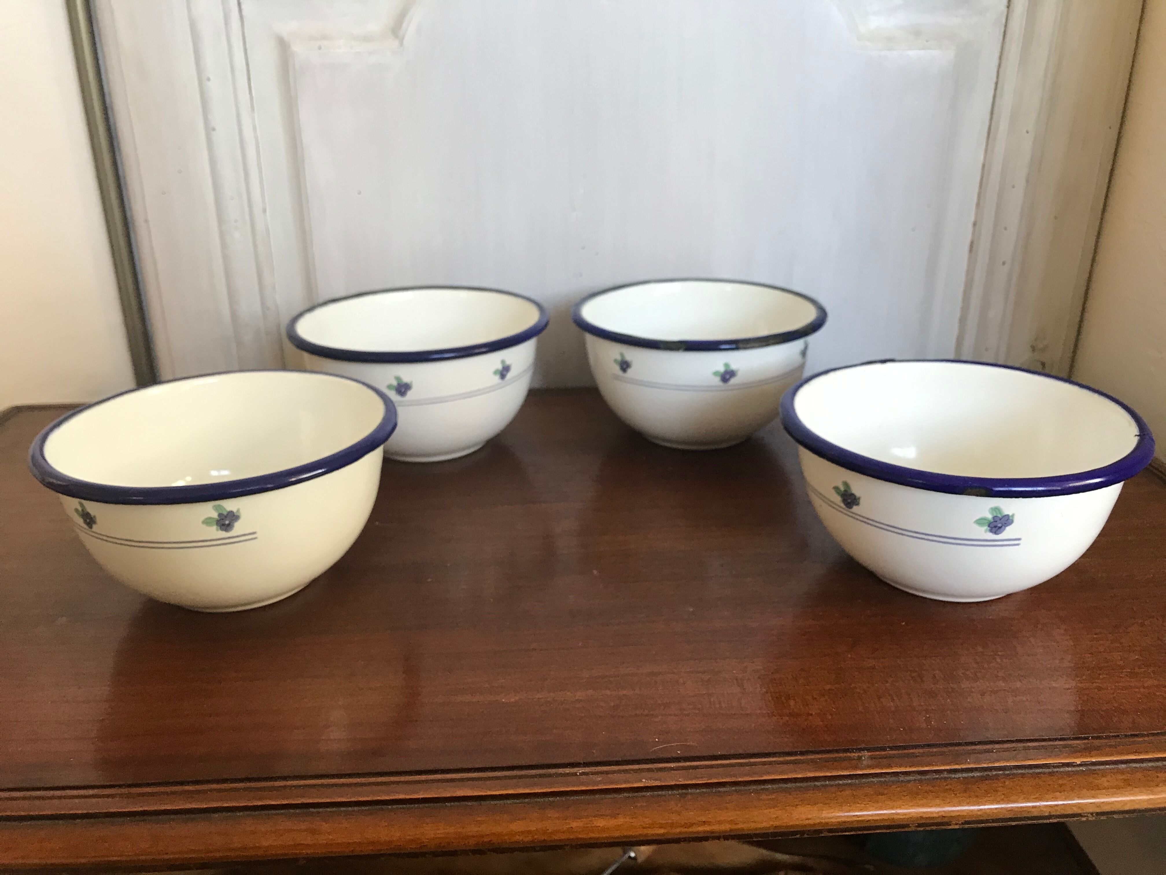 Vintage enamelled tin bowls