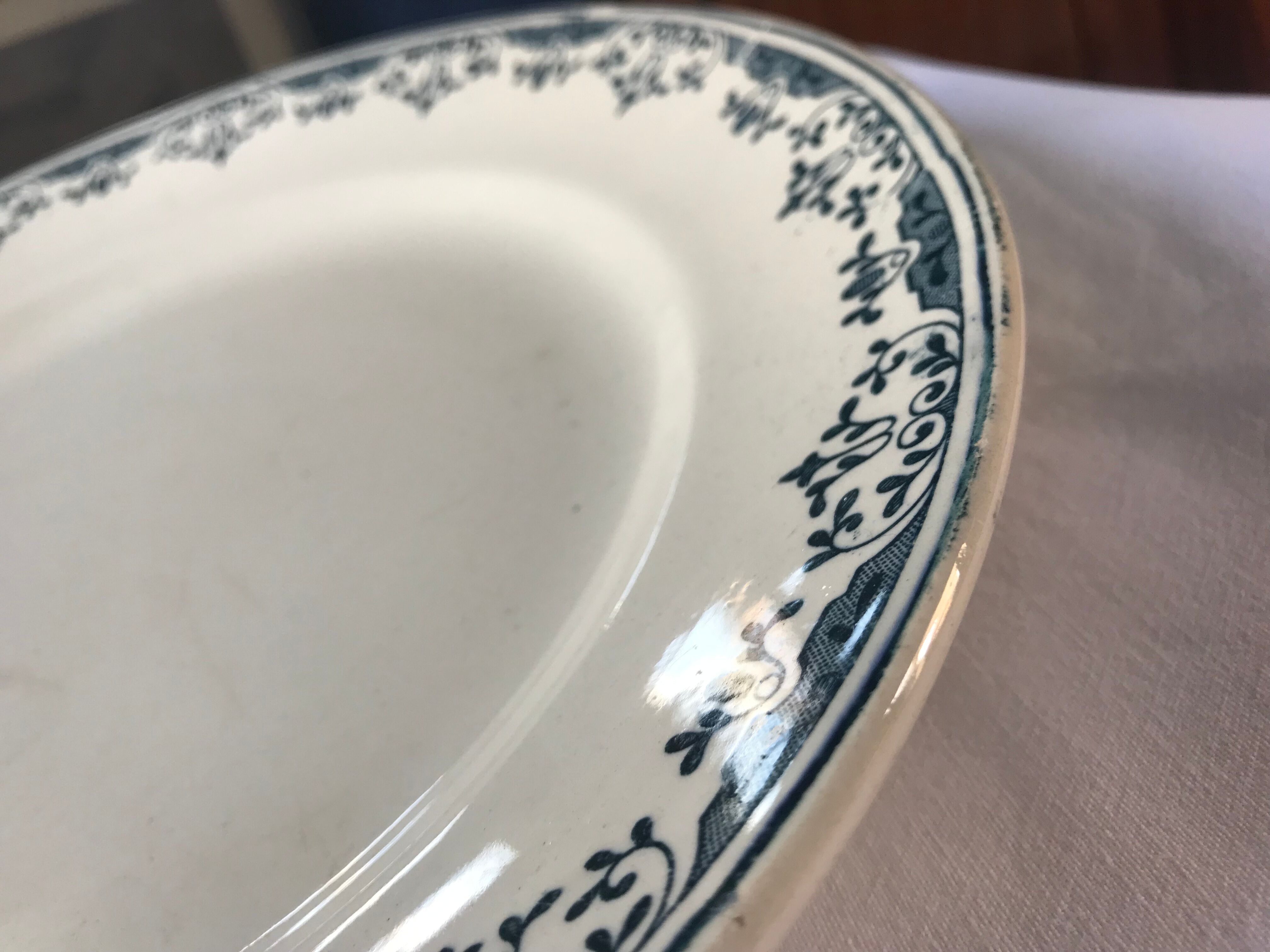 Round serving dish from the Longchamp earthenware factory, Doria model. Iron Land