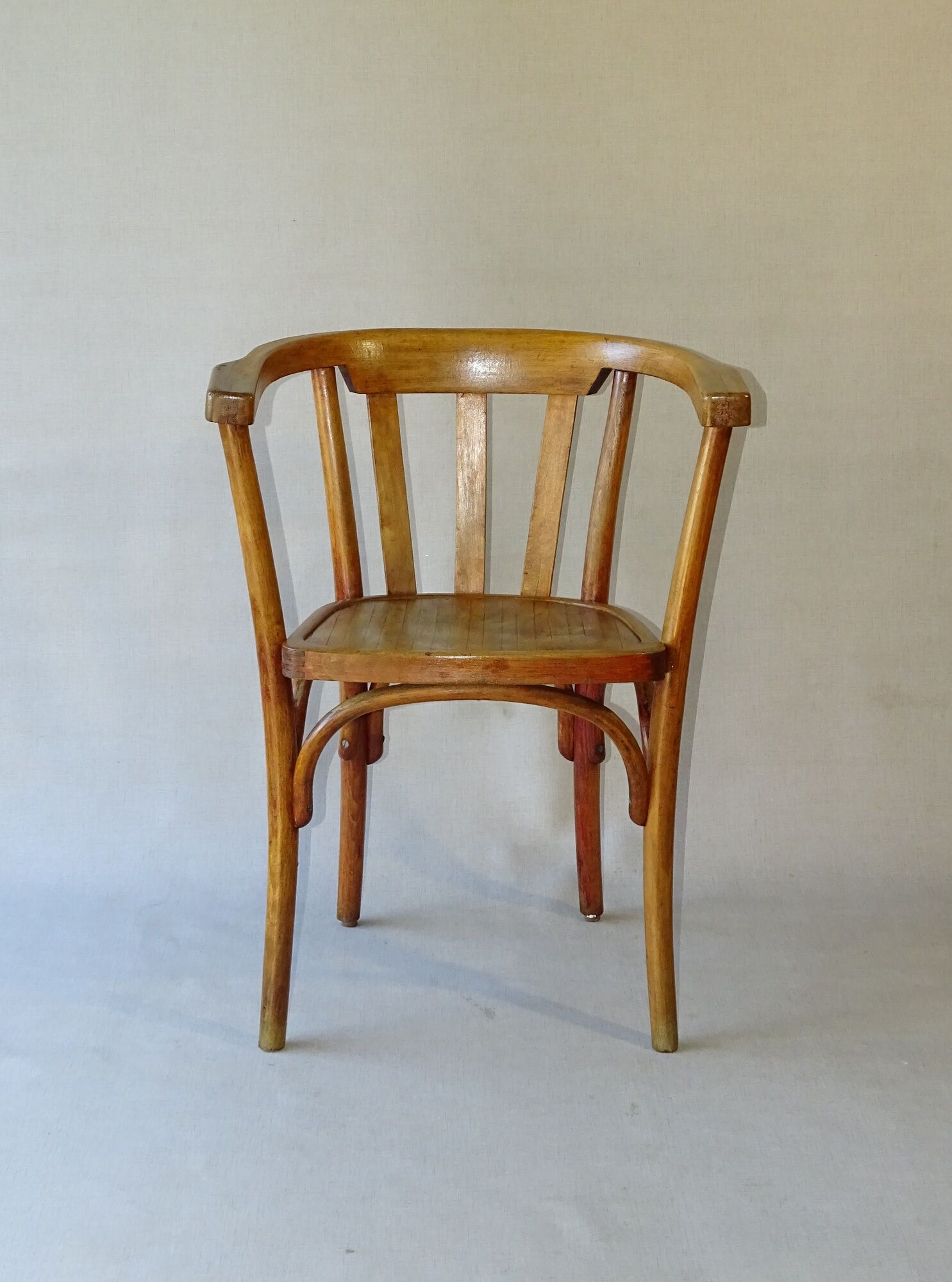 Fauteuil de bureau, bois blond, vers 1930, assise bois
