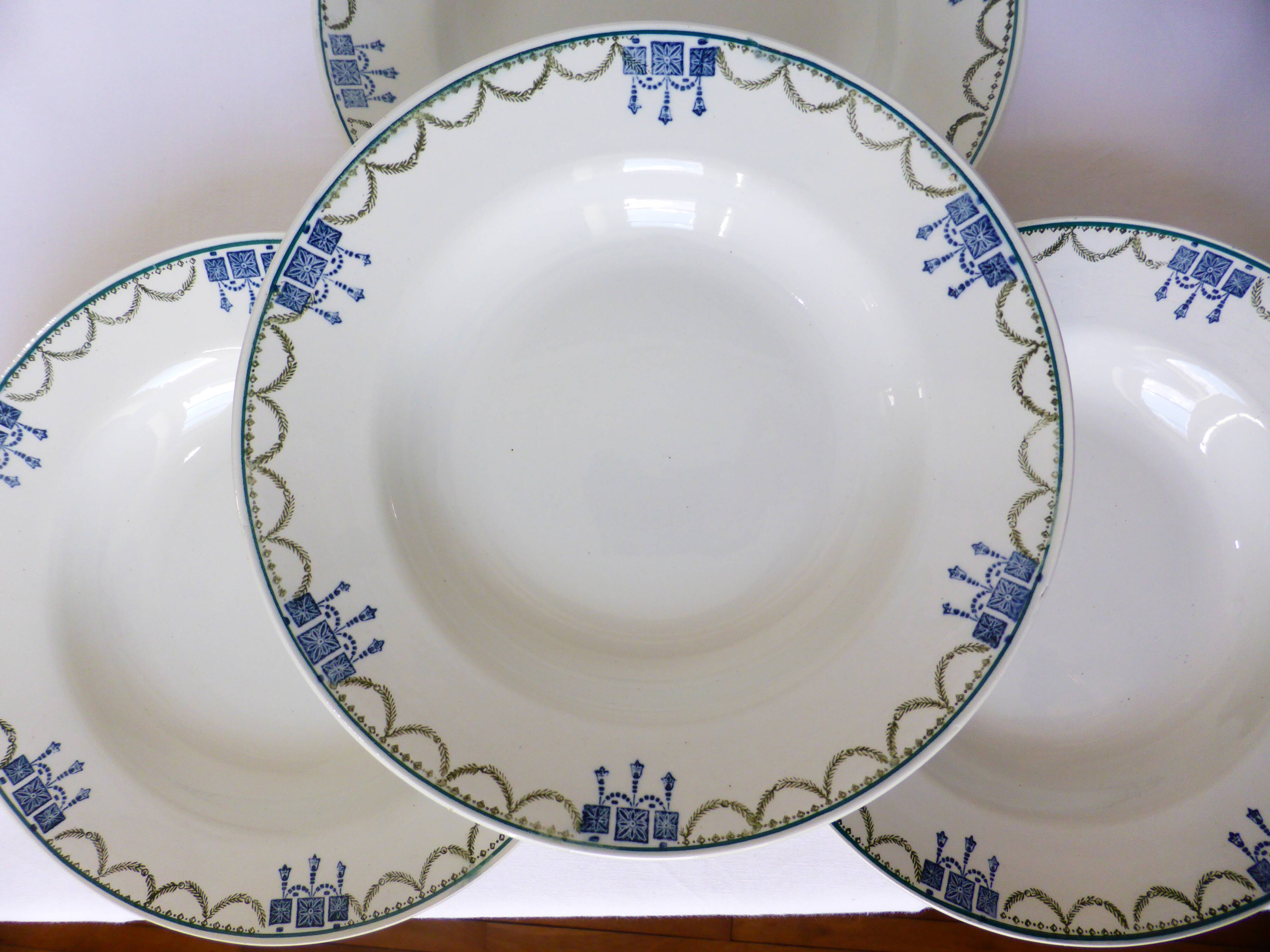 4 assiettes creuses vintage de St Amand 220643