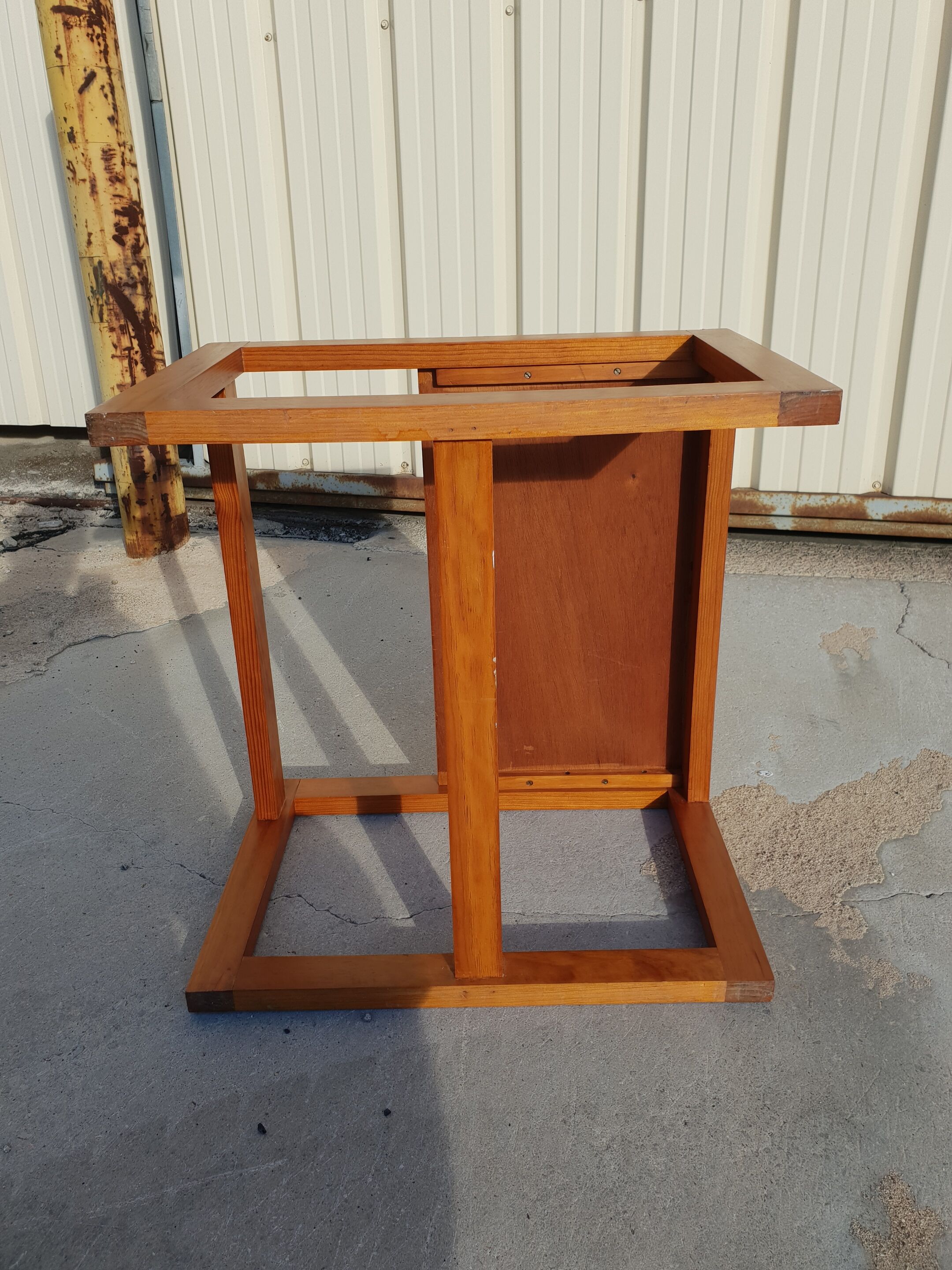 Table basse porte revues scandinave