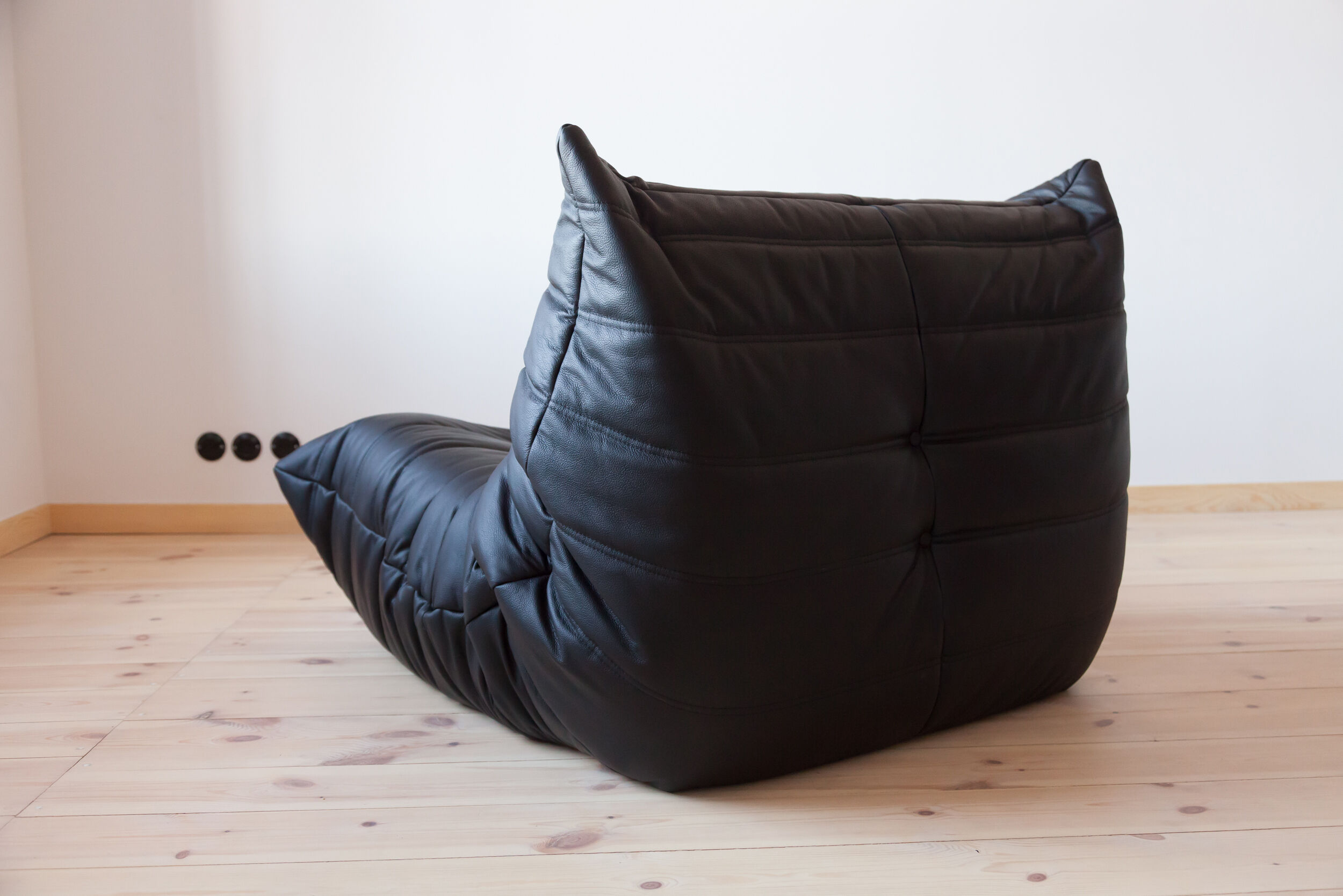 Togo armchair model designed by Michel Ducaroy 1973