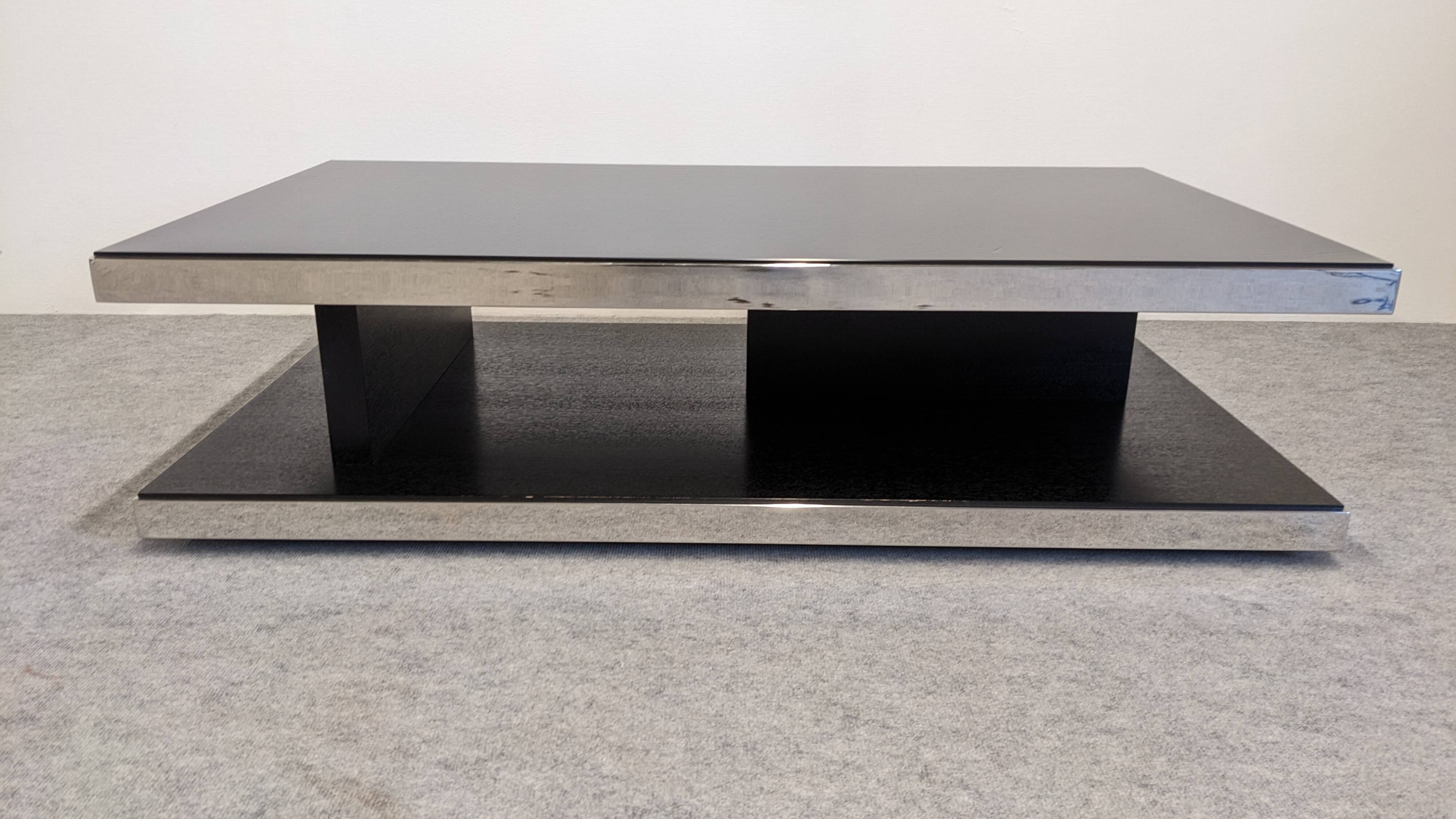 Contemporary design coffee table, Italian 1970s style.