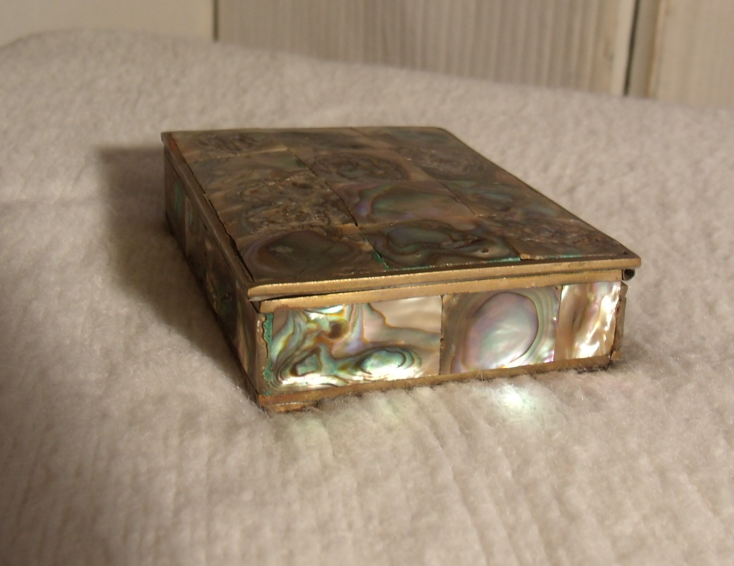 Box in brass and mother-of-pearl
