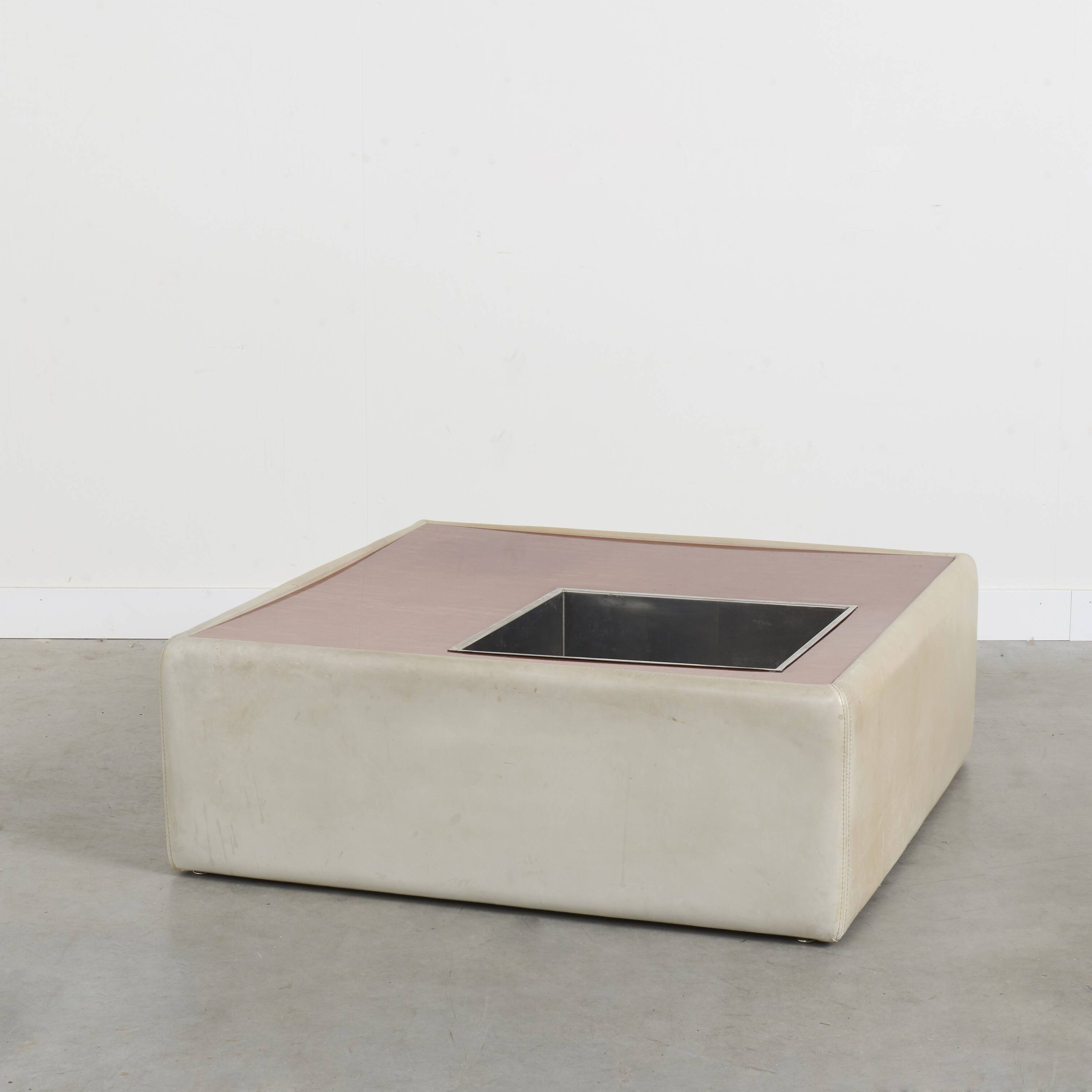 Table basse vintage en cuir avec support pour plantes, 1970