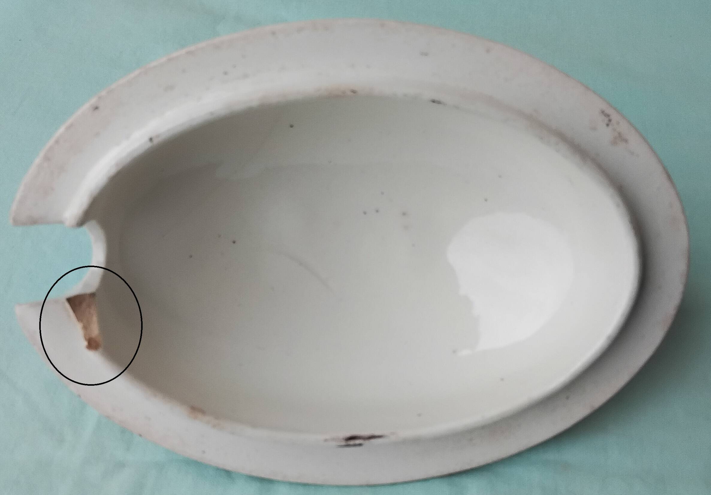Saucière en faïence de Choisy le Roi