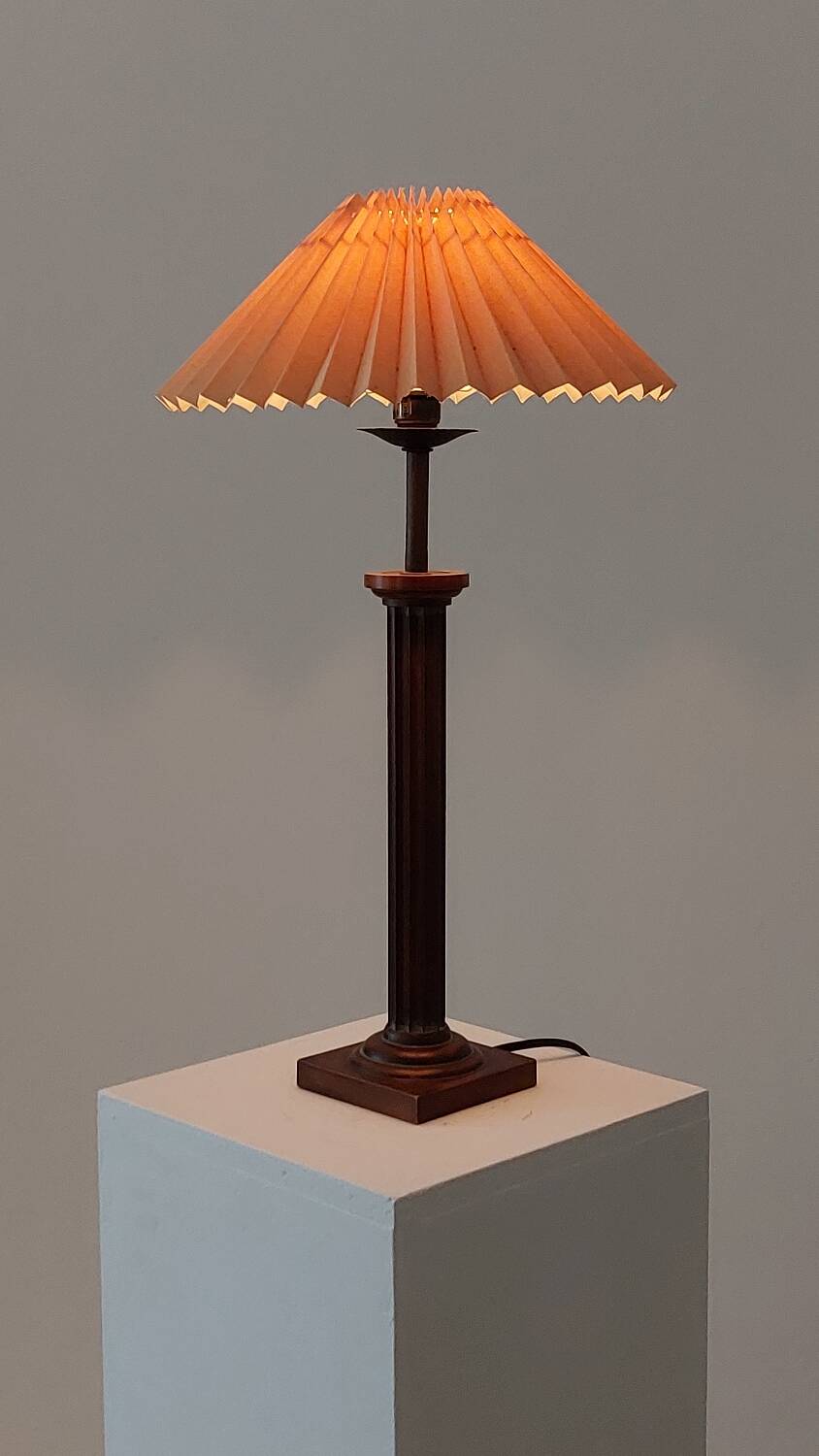 Vintage Mid Century table lamp column decor plissee shade