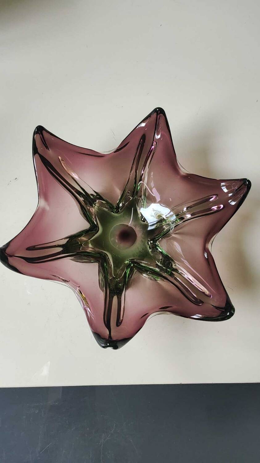 Large Starfish Pocket Emptyer/Creation Joseph Michael Hospodka/Czech Glassware Chribska in blown art glass amethyst/Green. Diam 24 cm