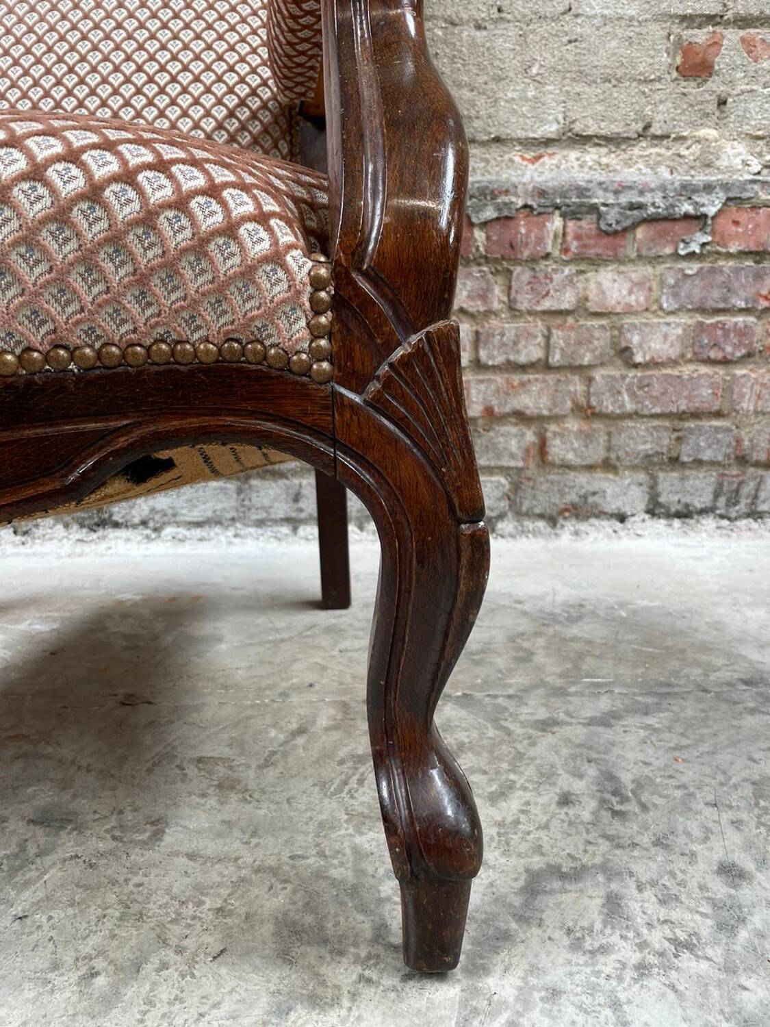 Fauteuil français en bois sculpté