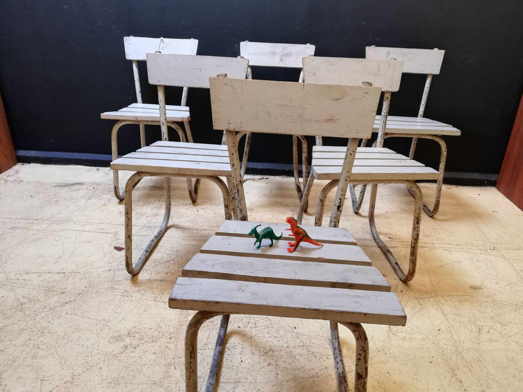 6 vintage garden chairs made of wood and metal