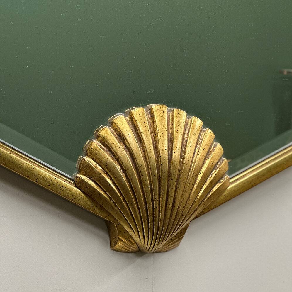 Miroir en forme d'éventail Deknudt orné d'un motif de coquillage doré, Belgique, années 1980