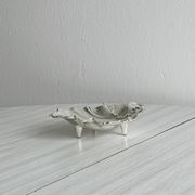 Vide-poche en forme de feuille en métal blanc argenté