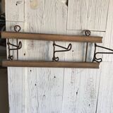 Porte-manteau mural antique en bois et fer marron, vers 1900, crochets pliants