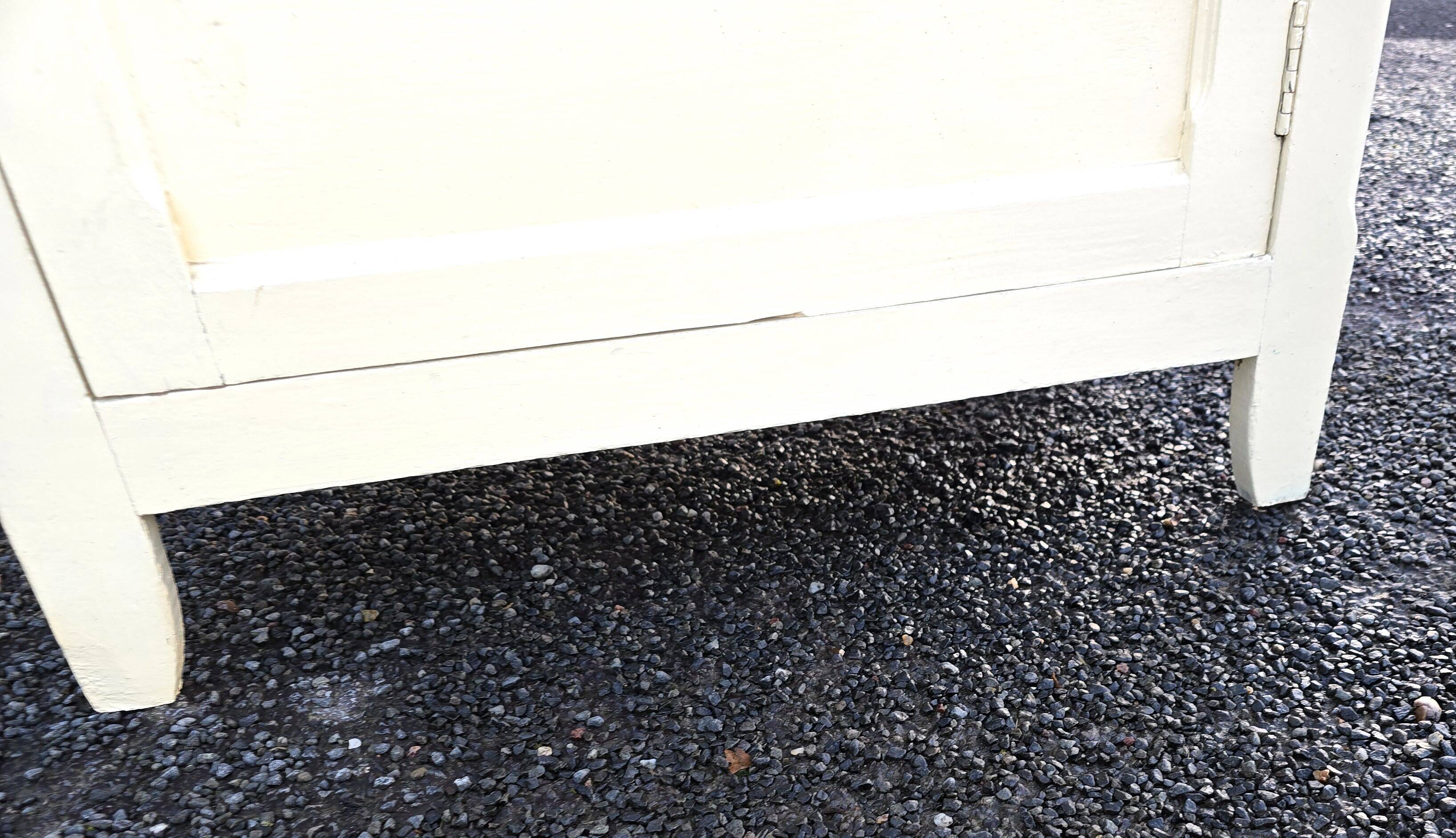 Vintage white Parisian bonnet