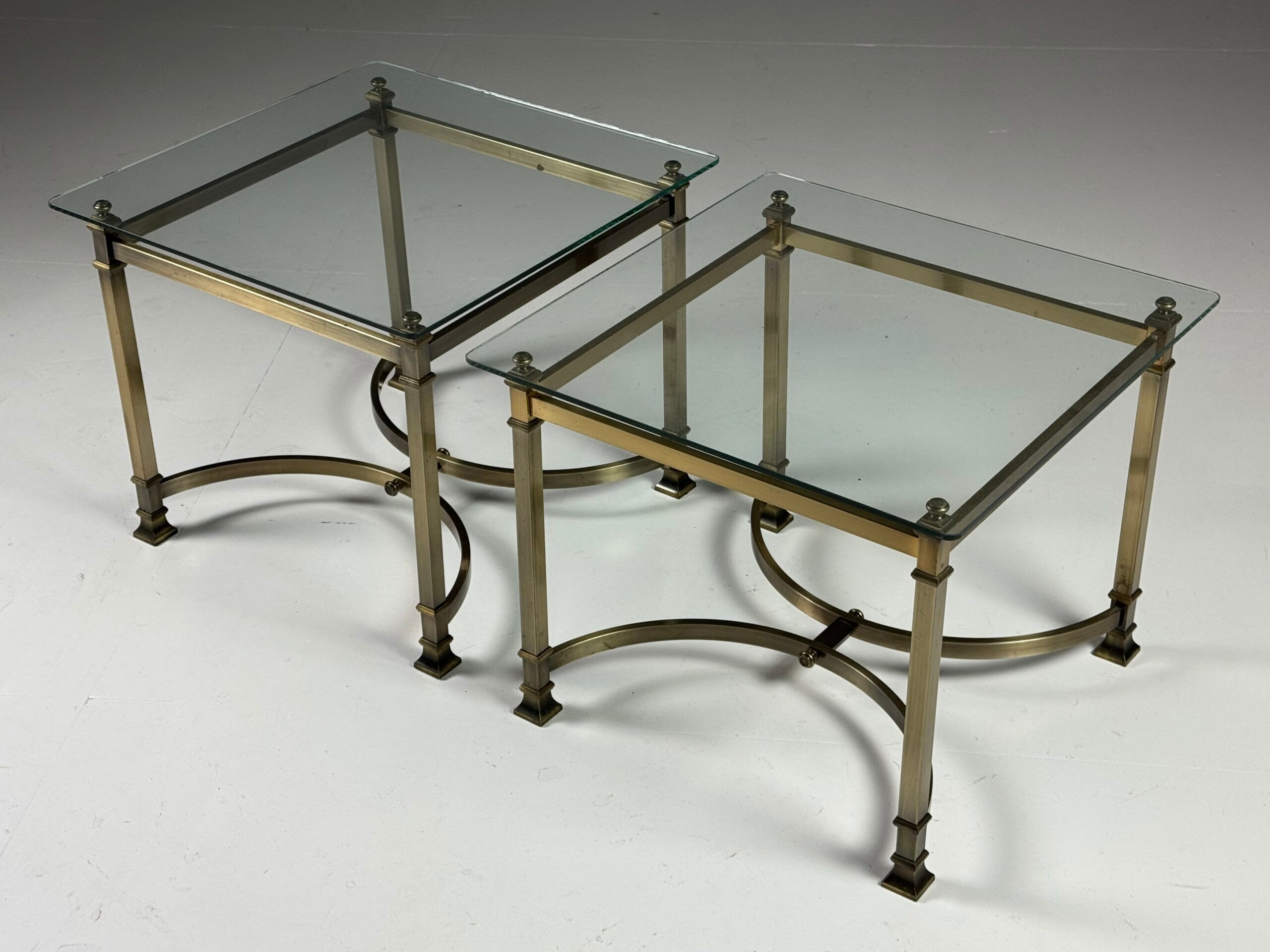 Ensemble de 2 tables d'appoint en métal vintage