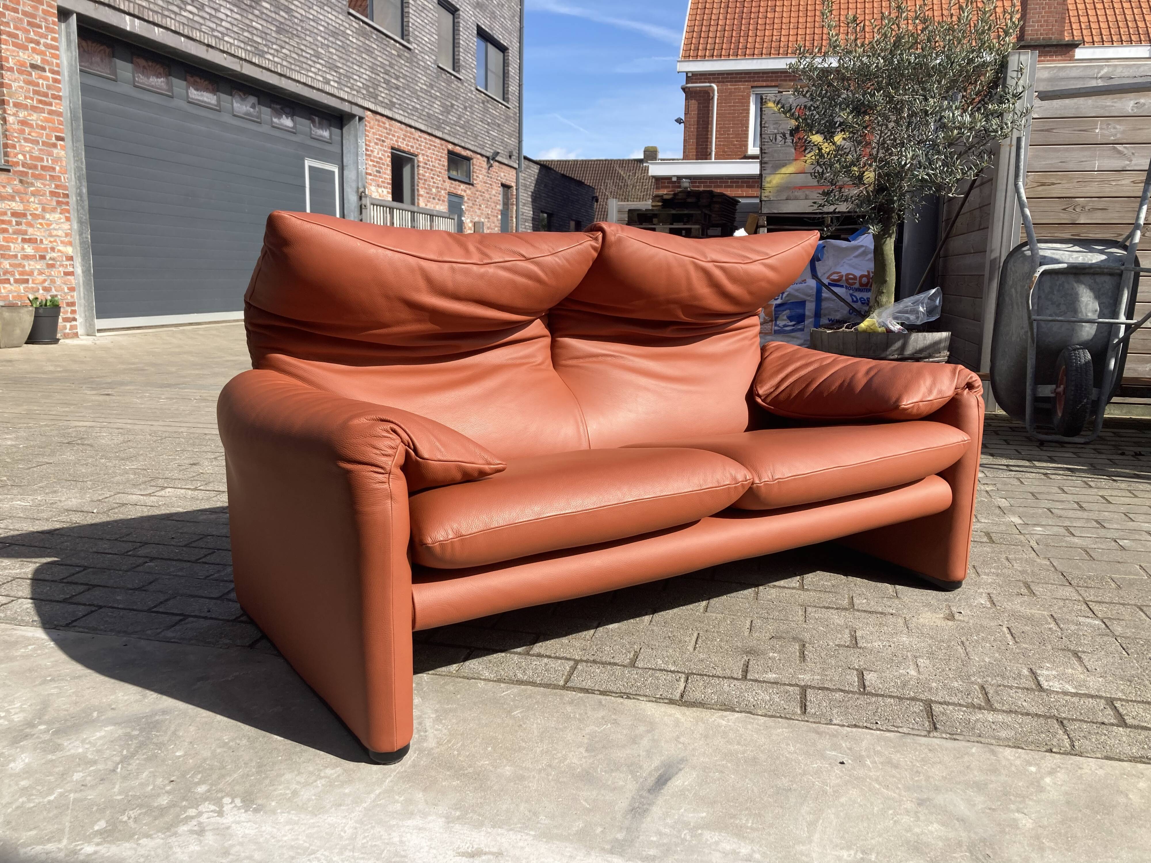Cassina Maralunga 2seater by Vico Magistretti